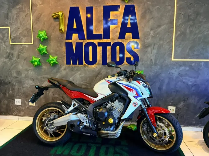 HONDA CB 650 F BRANCO 2015