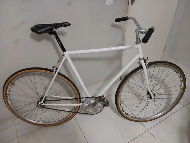 VENDE-SE BICICLETA MAGRELA TODA NO ROLAMENTO MONARK 10