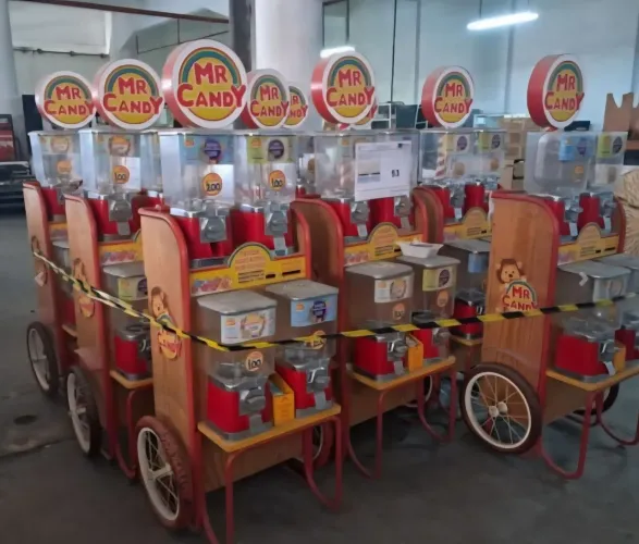Máquina de Bolinhas com Luminoso e Carrinho