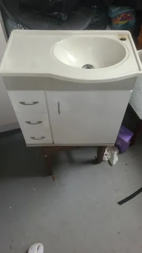 Vendo armario de banheiro usado em bom estado