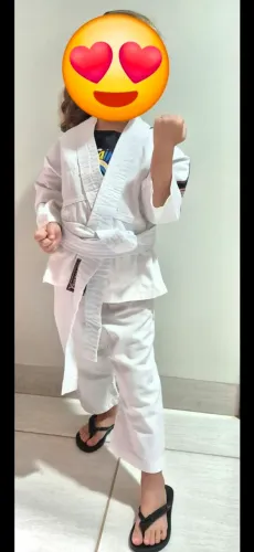 Preço para sair logo.SEMI NOVO Kimono infantil de 2 a 4 anos.