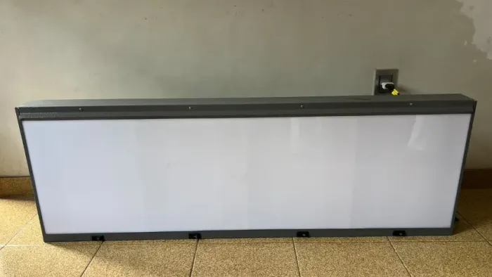 Negatoscópio de 4 corpos para parede metal