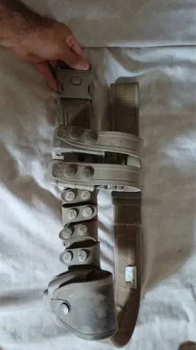 Kit cinto tático manyard com 1 porta carregador duplo, 1 porta algemas e 4 presilhas