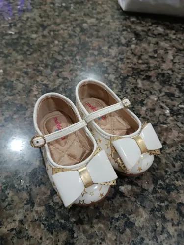 Sapatilha infantil branca e dourada Molekinha N° 18