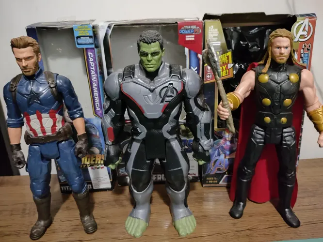 Bonecos Marvel Vingadores Hasbro 30 cm