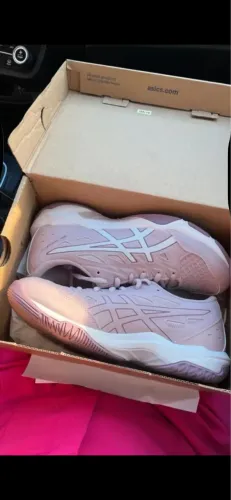 Basqueteira asics tamanho 36