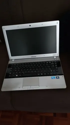 Vendo notebook usado porém conservado com funcionamento em fonte.