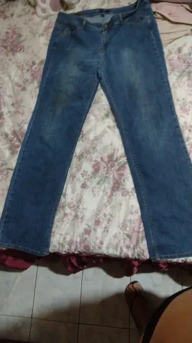 Calça em ótimo estado e jeans grosso