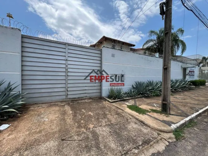 Casa com 3/4 (01 suíte com closet) para locação situada na Quadra ARSE 41