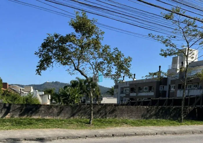 TERRENO NO CÓREGO GRANDE COM VIABILIDADE DE 8 PAVTOS
