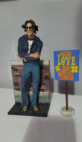Boneco jonh lennon Beatles mcfarlane action figure banda rock cantor vocalista 