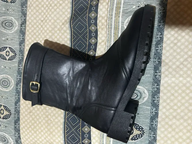 Bota à Venda