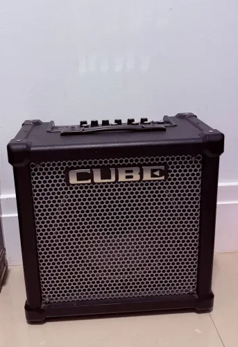 Amplificador Cube 15X Roland para Guitarra