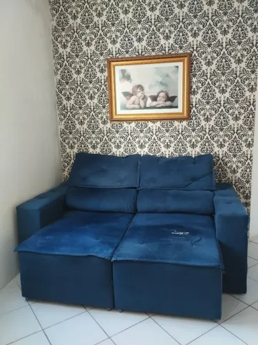 Sofá retrátil azul escuro 2 lugares