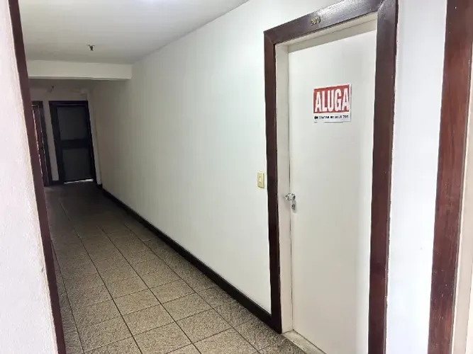 Excelente Sala Comercial no Miolo do Alcântara