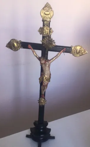 Vende-se crucifixo antigo 