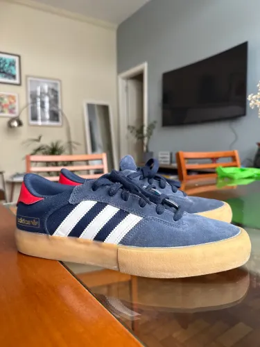 Tênis adidas tamanho 42 novíssimo
