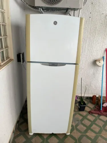 Geladeira GE Frost free 410