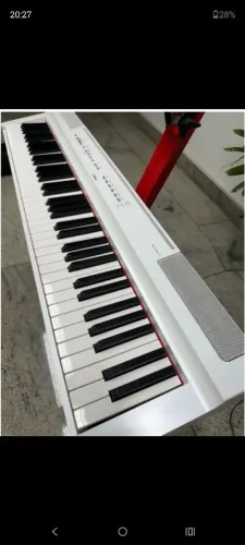 Piano digital Yamaha p121