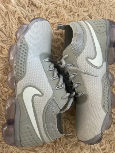 Vendo vapor Max novo (usado apenas uma vez) TAM:40/41