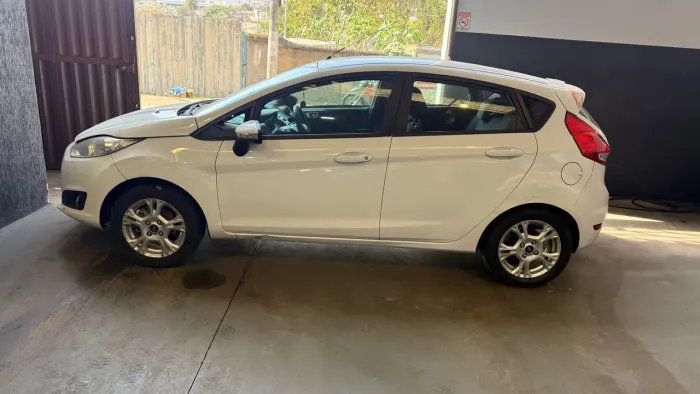 Ford Fiesta 1.6 16V Flex Aut. 5P 2014