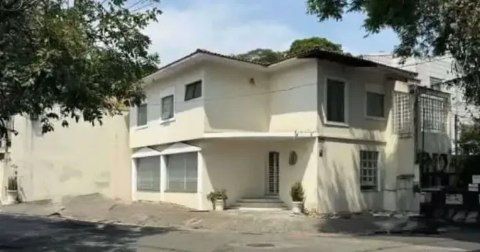 Casa comercial na Rua Anadia, 213  264 m²