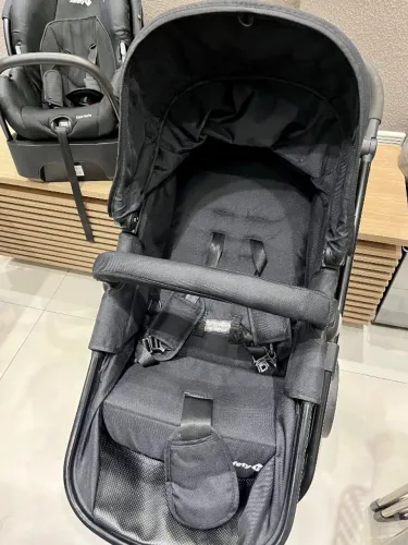 Carrinho e bebê conforto Travel System Mobi Safety 1st