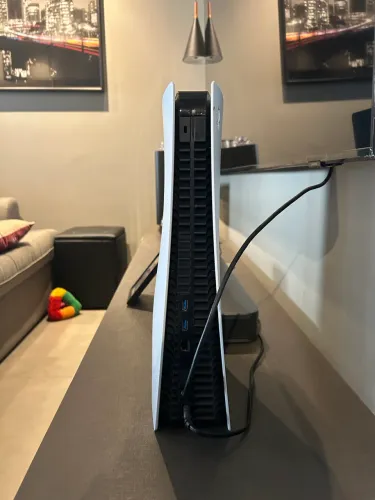 PlayStation 5 Slim 825GB + 2 Controles Originais