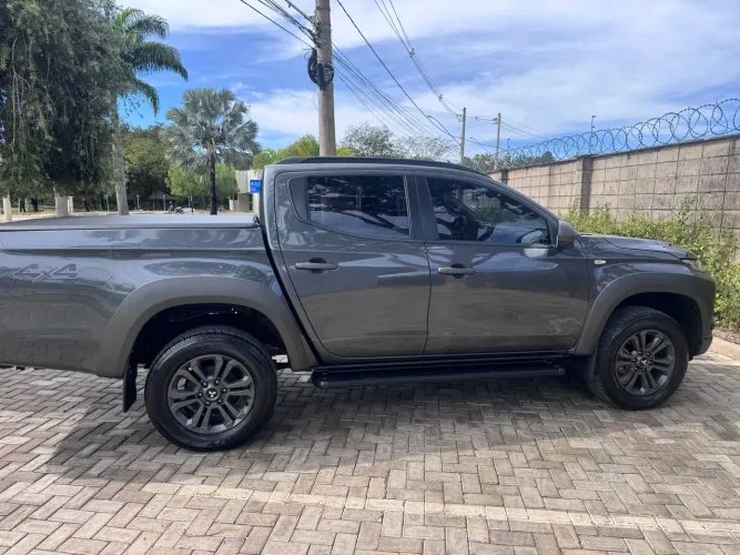 Mitsubishi L200 Tri. S. Outd. Plus 2.4 4X4 Die. AUT 2025