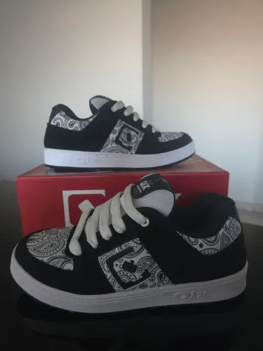 Tênis Qix 90's OG Branco e Preto
