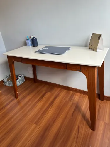 Mesa de madeira escritório