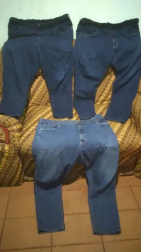 Vende-se tres calças jeans tamanhos 54 ,e 56 em bom estado de conservação