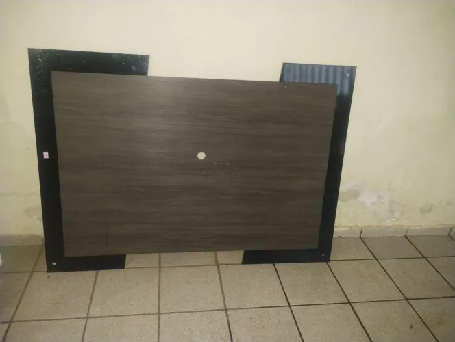 Painel para televisão em perfeito estado