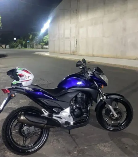HONDA CB 300R 2011 ? LINDA E PRONTA PARA ANDAR!
