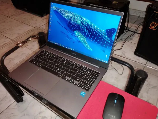 Laptop sumsung Intel 8,00 GB e tela 15"