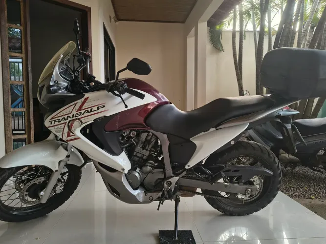 Honda Transalp 700 Ano 2011