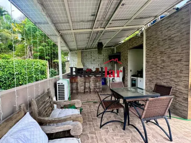 Casa em Condomínio : Triplex / Residencial / Taquara