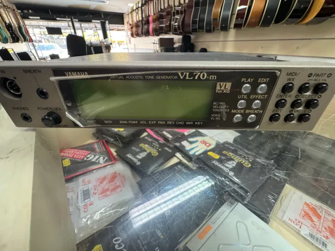 Yamaha VL70-m, um gerador de tons de síntese acústica virtual (Virtual Acoustic