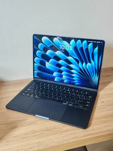 Macbook Air M4 2025 13" 16gb RAM 256SSD em perfeito estado, na caixa, só 1 ano de uso