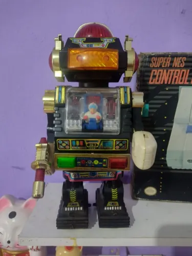 Star Roto Robot, um clássico brinquedo robô movido a pilhas lançado em 1985.Fab Taiwan