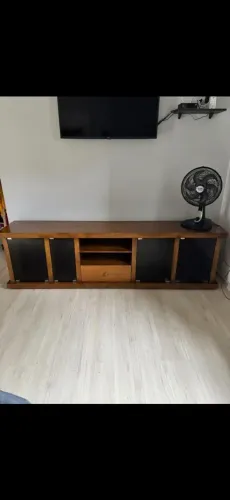 Rack Longo de Madeira Maciça Rústico com Portas de Vidro Fumê
