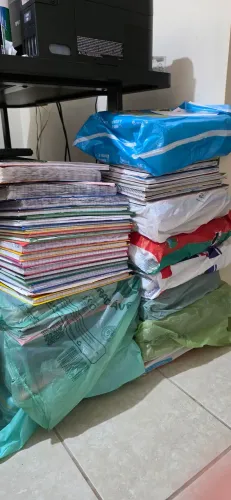 Cadernos e livros velhos para venda