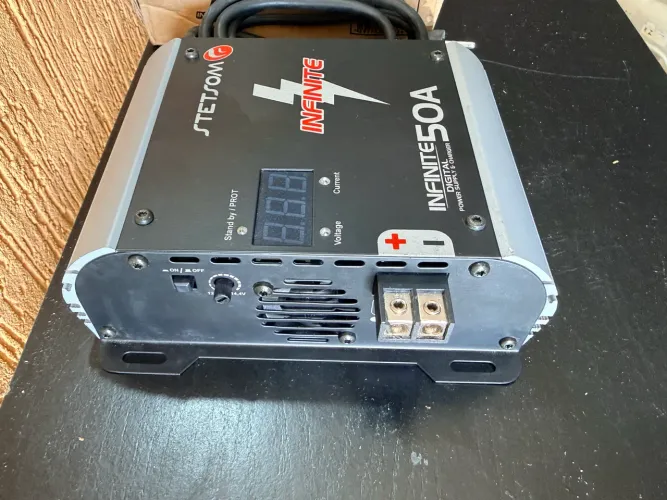 Fonte Carregador Automotivo Stetsom Infinite 50A Bivolt Digital (Na Caixa com Cabos)