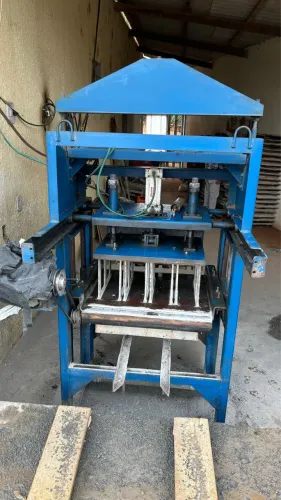 Vendo máquina de blocos e acessórios