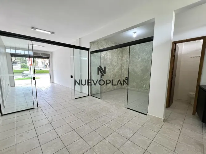 Ponto Comercial para Venda em Curitiba, Santa Cândida, 1 banheiro, 3 vagas