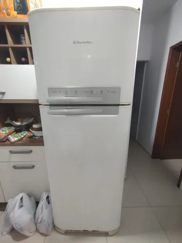 Geladeira Electrolux DF50 Frost Free