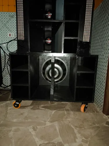 Caixa de subwoofer Eros Panzer 