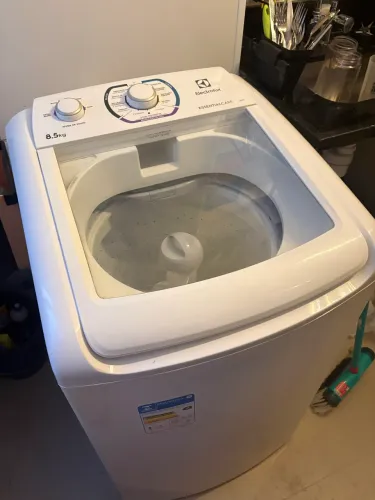 Electrolux Essential Care 8,5kg (modelo LES09) Usada - 110V