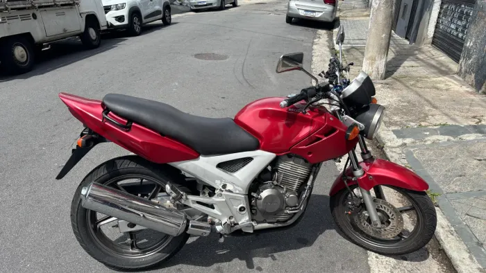 Twister 2006 segundo dono 