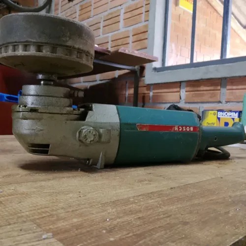 Esmerilhadeira Bosch antiga. Linha industrial.